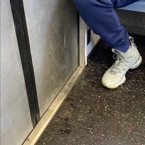 Meet your Posher, Aura